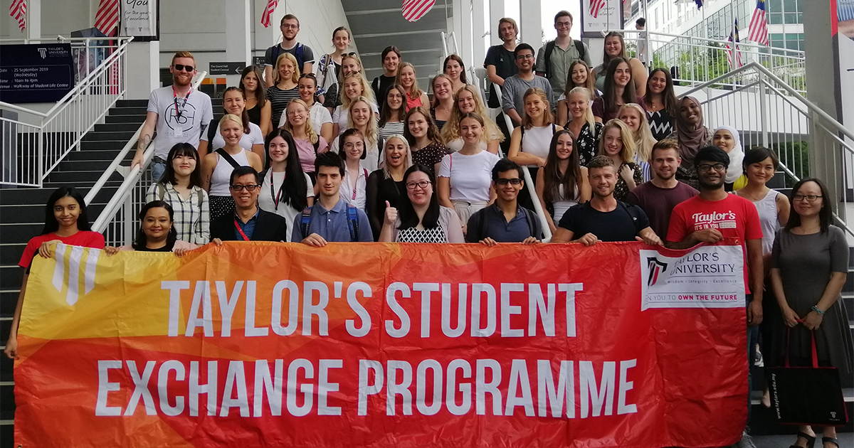 Group photos of international students participating in student exchange